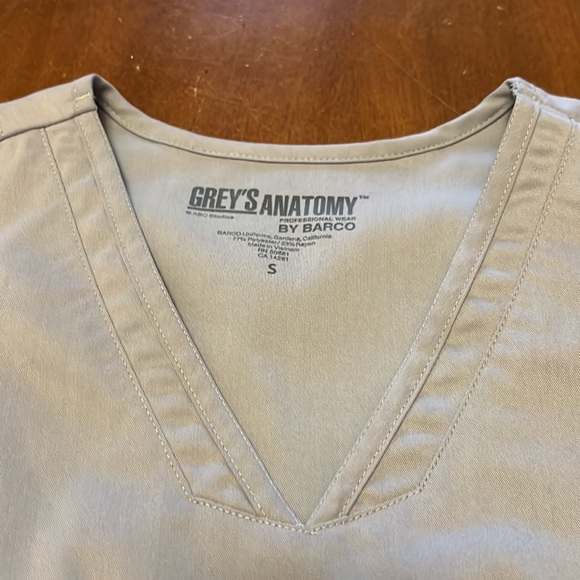 Scrub Top - Picture 2 of 2